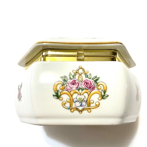 Beautiful Vintage Bird Music Box( works) - Picture 4 of 4